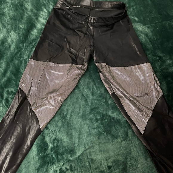 Blackmilk Spartan leggings - Picture 1 of 3